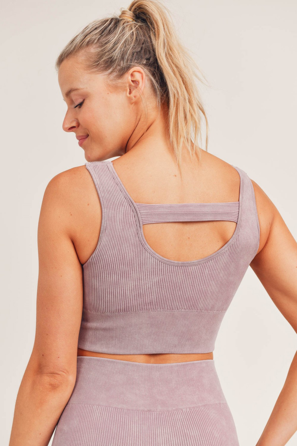 Carolyne Ribbed Cut-out Back Mineral Wash Seamless Hybrid Sports Bra